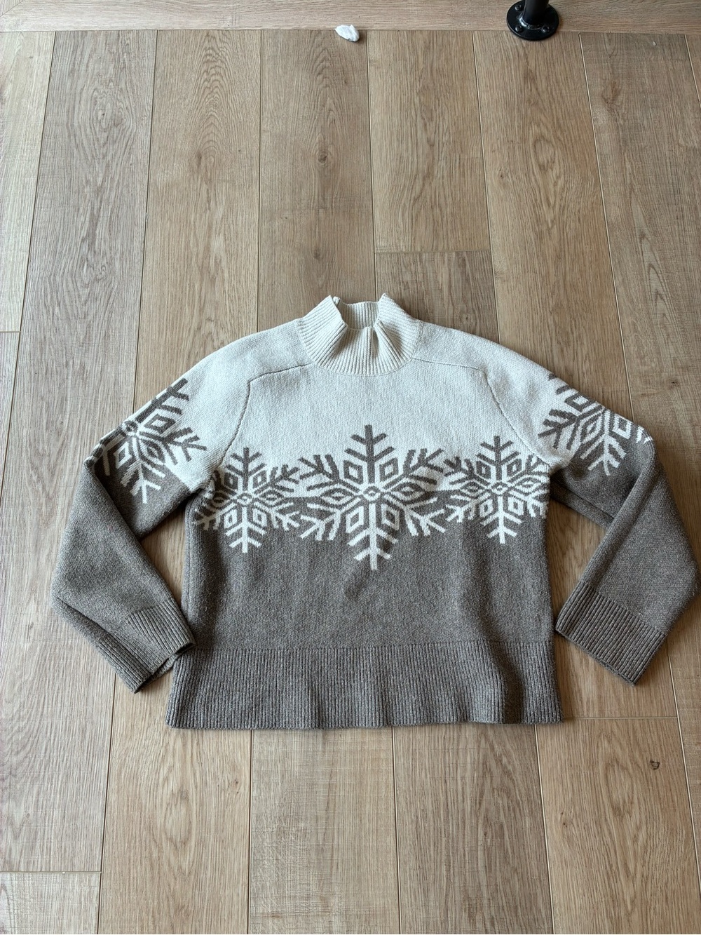 Loft Nordic design Cozy Two-Tone Snowflake Mock Neck Sweater - Cream & Taupe S